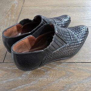 VINTAGE Unisa Flex Black Woven Leather Loafers | Made in Brazil | Size 6.5B